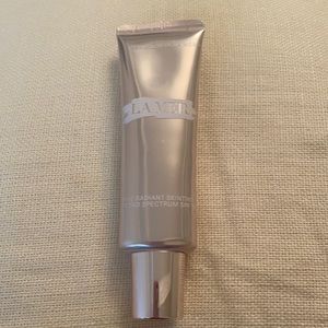 La Mer skin tint skin color de la mer light med 32